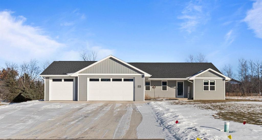 Photo of 4372 Lakeland DRIVE, Oshkosh, WI 54904 (MLS # 50320769)