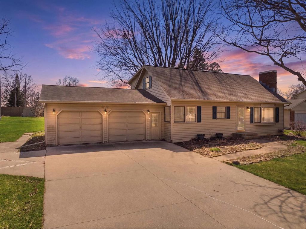Photo of 810 W Laird STREET, Marshfield, WI 54449 (MLS # 22601691)