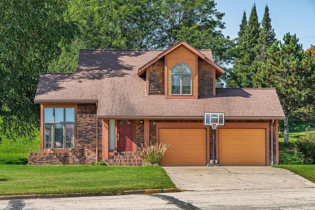 Photo of 107 Kimball AVENUE, Elroy, WI 53929 (MLS # 2010023)