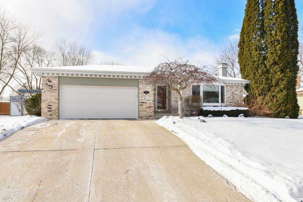 Photo of 1143 Rainbow COURT, Mukwonago, WI 53149 (MLS # 1949305)