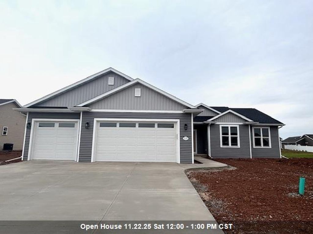 Photo of 2070 Bear Paw TRAIL, Kaukauna, WI 54130 (MLS # 50318020)