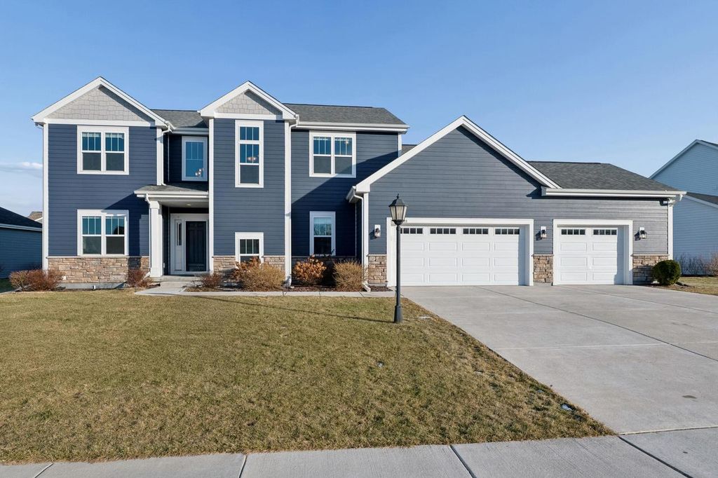 Photo of W139N6328 Bridal Wreath LANE, Menomonee Falls, WI 53051 (MLS # 1946810)