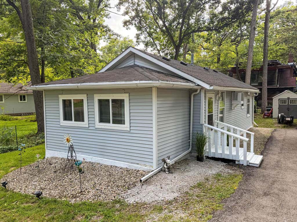 Photo of 2908 Circle DRIVE, Burlington, WI 53105 (MLS # 1976880)