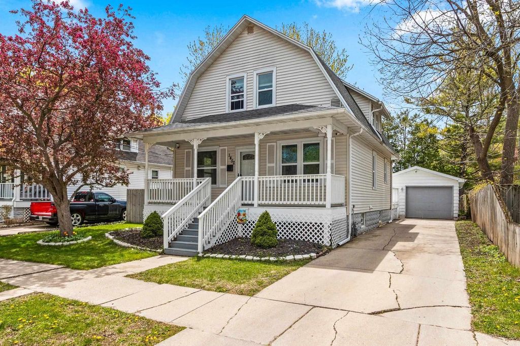 Photo of 1450 Chicago STREET, Green Bay, WI 54301 (MLS # 50325258)