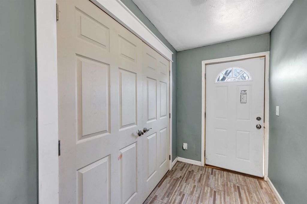 Photo of 601 E Kalb AVENUE, Green Bay, WI 54301 (MLS # 50323705)