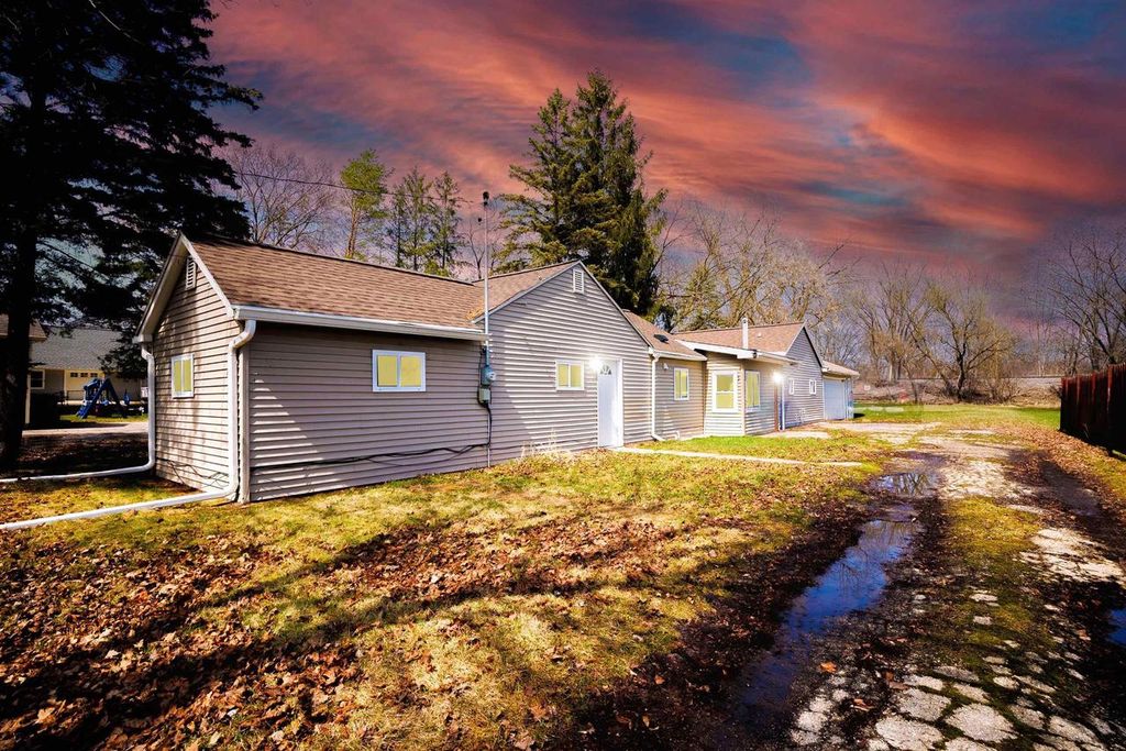 Photo of 601 E Kalb AVENUE, Green Bay, WI 54301 (MLS # 50323705)