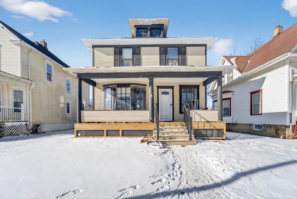 Photo of 1528 Grange AVENUE, Racine, WI 53405 (MLS # 1947118)