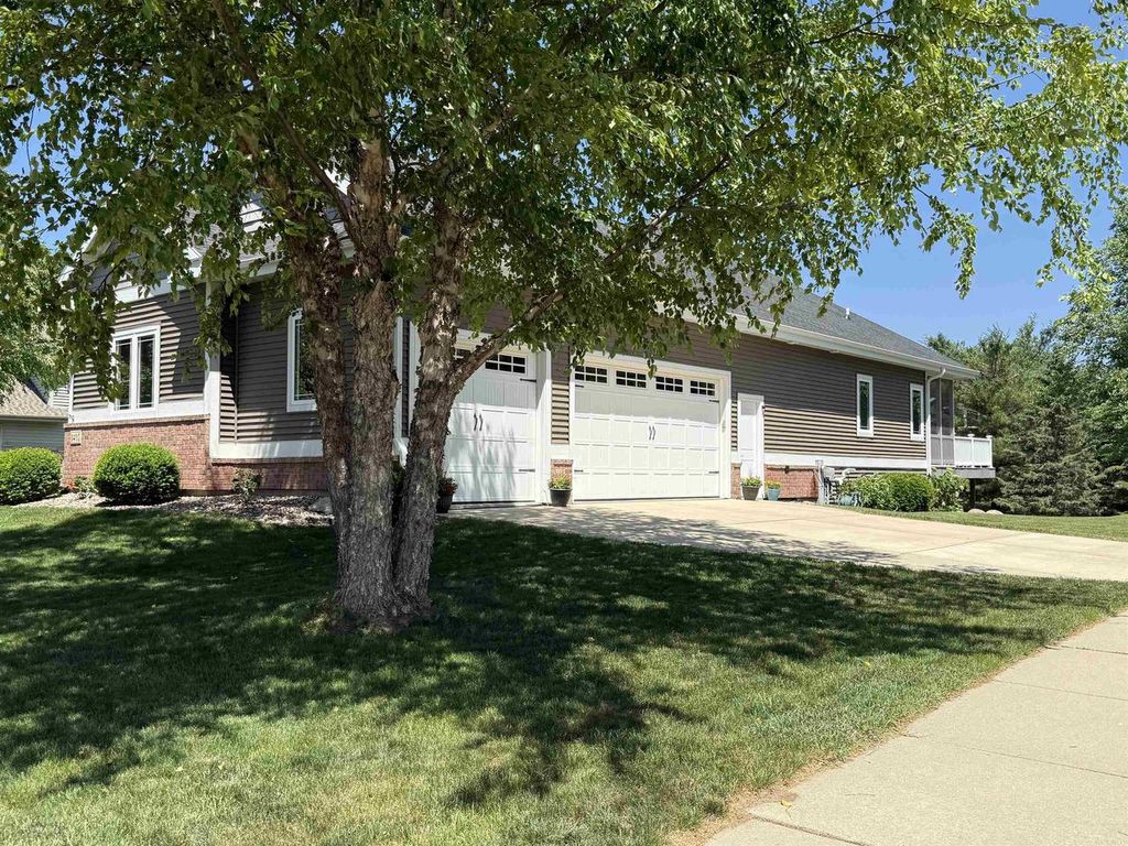 Photo of 1401 Blue Ridge TRAIL, Waunakee, WI 53597 (MLS # 2015918)