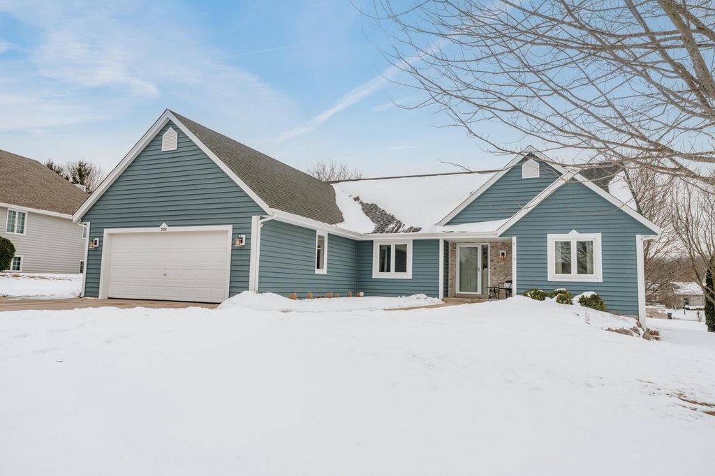 Photo of 1118 Riverwalk COURT, Pewaukee, WI 53072 (MLS # 1949581)