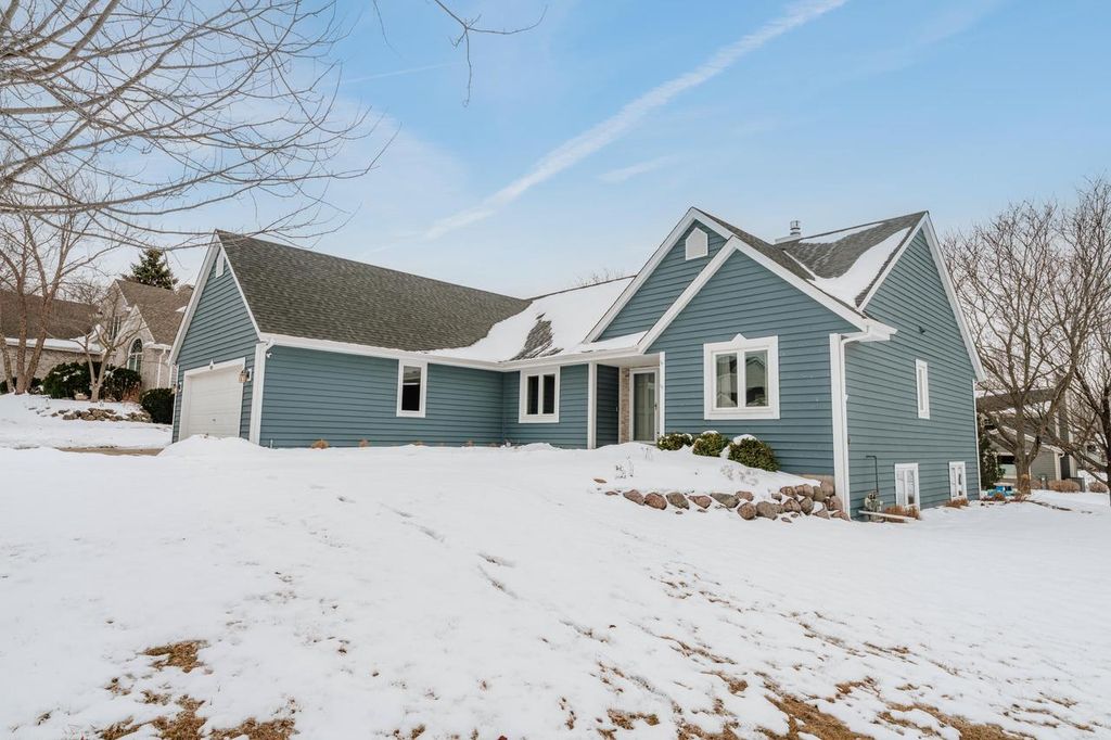 Photo of 1118 Riverwalk COURT, Pewaukee, WI 53072 (MLS # 1949581)
