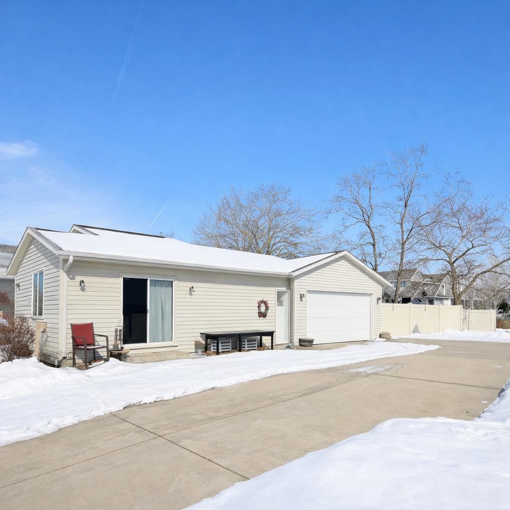 Photo of 718 Oakwood LANE, Watertown, WI 53094 (MLS # 2016201)