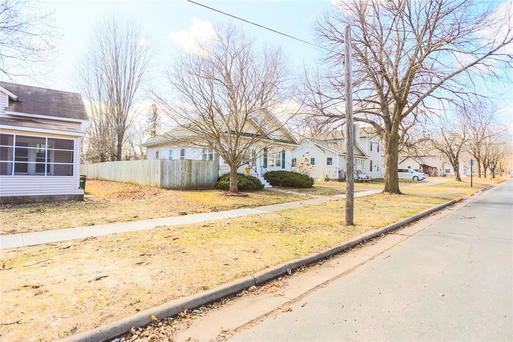 Photo of 522 E Walnut STREET, River Falls, WI 54022 (MLS # 1599158)