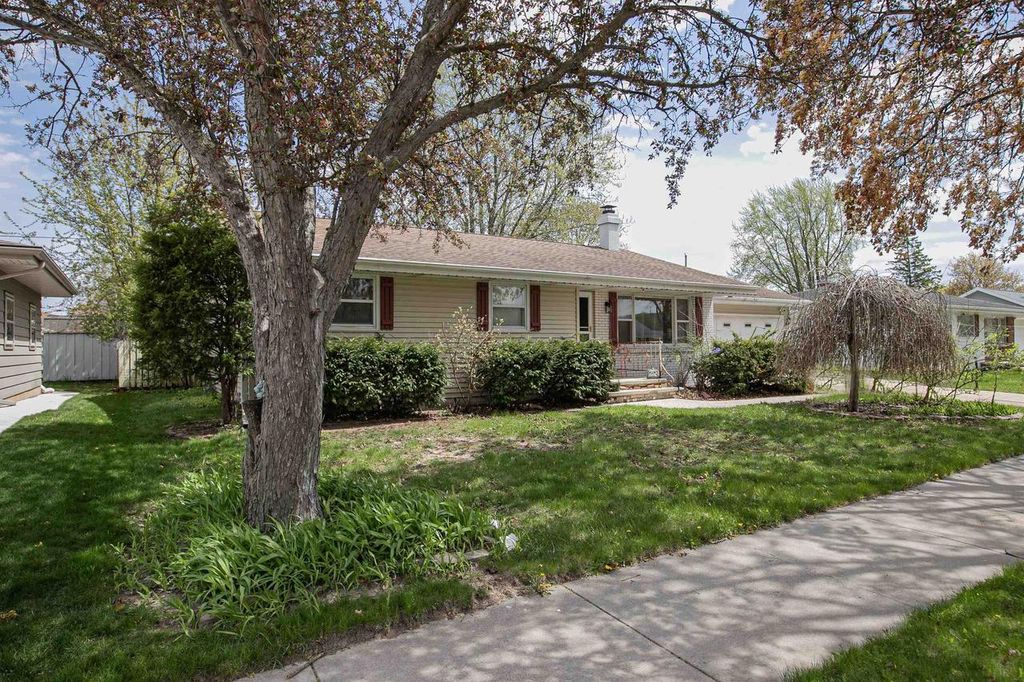 Photo of 206 S Midpark DRIVE, Appleton, WI 54915 (MLS # 50325149)