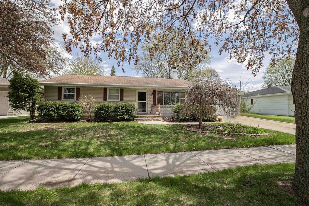 Photo of 206 S Midpark DRIVE, Appleton, WI 54915 (MLS # 50325149)