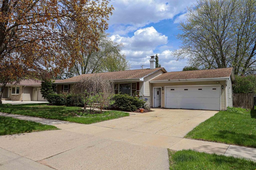 Photo of 206 S Midpark DRIVE, Appleton, WI 54915 (MLS # 50325149)