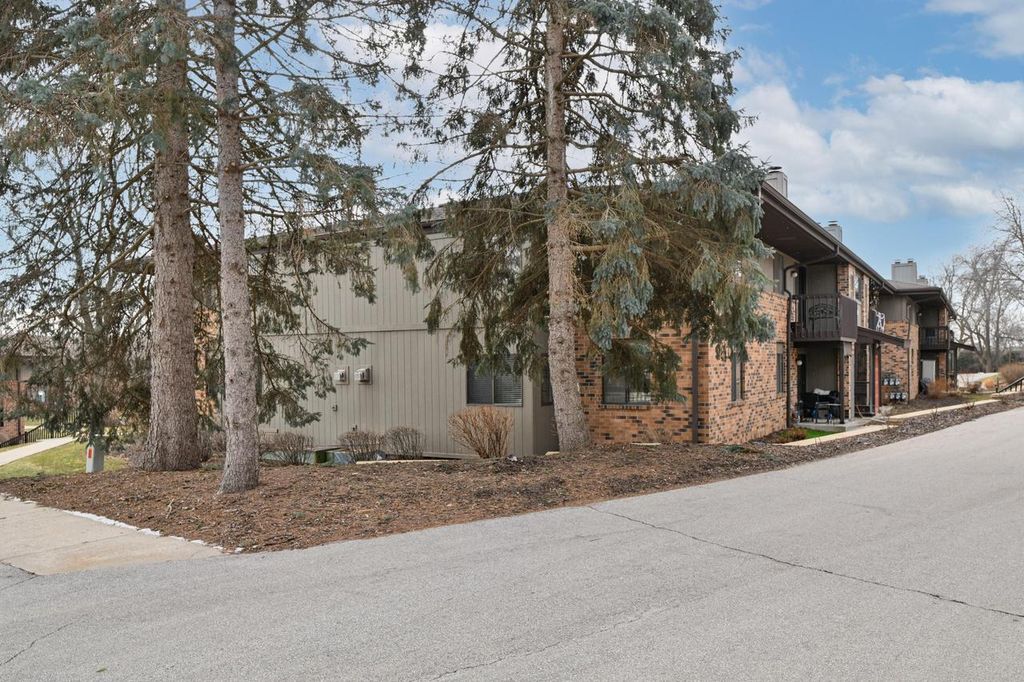 Photo of 384 Park Hill DRIVE #E, Pewaukee, WI 53072 (MLS # 1951423)