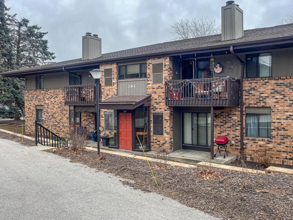 Photo of 384 Park Hill DRIVE #E, Pewaukee, WI 53072 (MLS # 1951423)