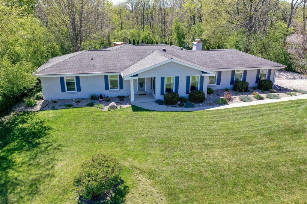 Photo of 1135 Ridgeway ROAD, Brookfield, WI 53045 (MLS # 1963999)