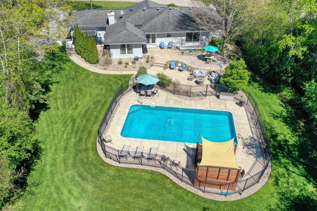 Photo of 1135 Ridgeway ROAD, Brookfield, WI 53045 (MLS # 1963999)