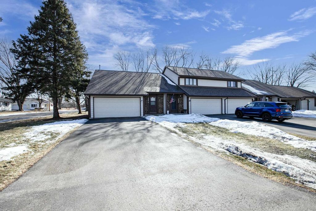 Photo of 2895 W 4th STREET #2A, Appleton, WI 54914 (MLS # 50321270)