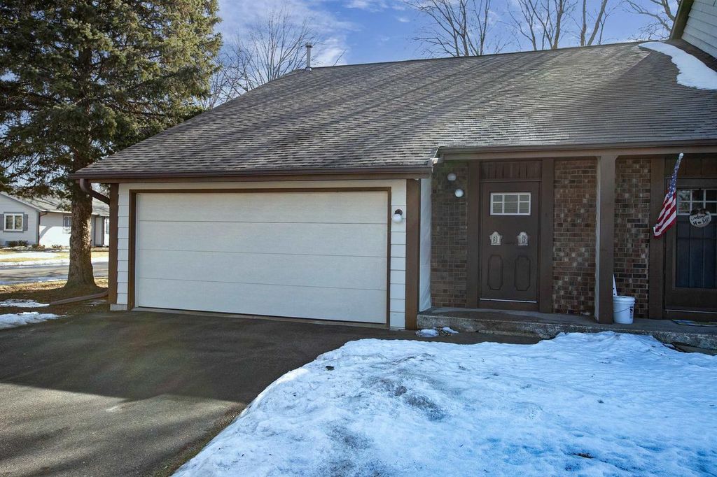 Photo of 2895 W 4th STREET #2A, Appleton, WI 54914 (MLS # 50321270)