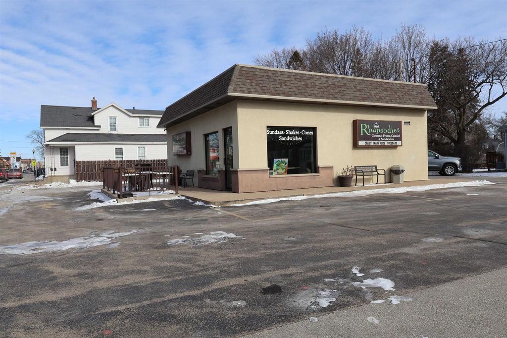 Photo of 1226 Oregon STREET, Oshkosh, WI 54901 (MLS # 50320499)