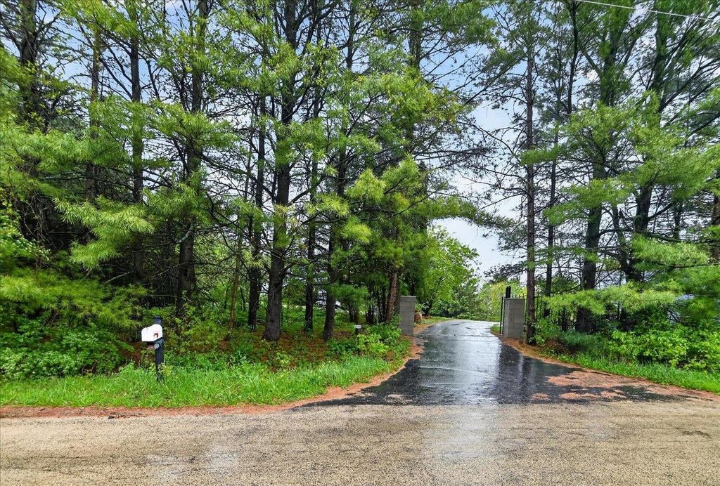 Photo of 2292 Dahlk CIRCLE, Verona, WI 53593 (MLS # 2023251)