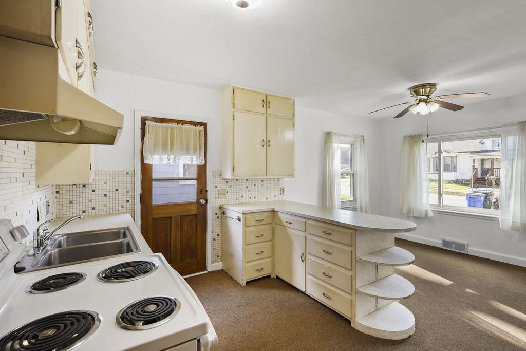 Photo of 605 Dewitt STREET, Portage, WI 53901 (MLS # 2011734)