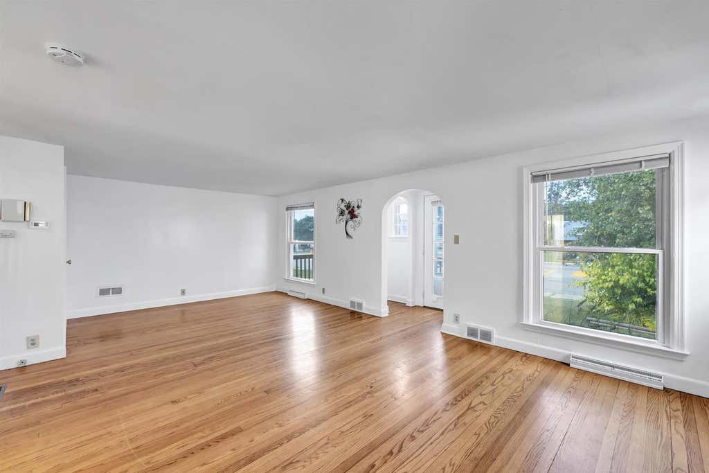 Photo of 1827 W Wisconsin AVENUE, Appleton, WI 54914 (MLS # 50331609)