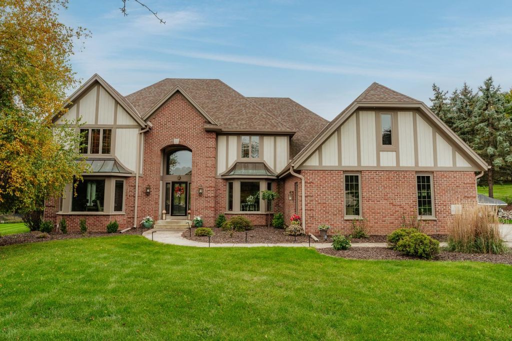 Photo of N30W30257 Great Hill COURT, Pewaukee, WI 53072 (MLS # 1940668)