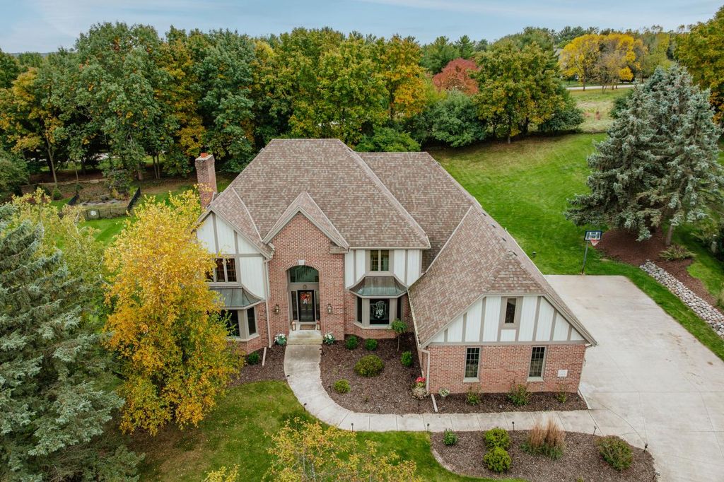 Photo of N30W30257 Great Hill COURT, Pewaukee, WI 53072 (MLS # 1940668)