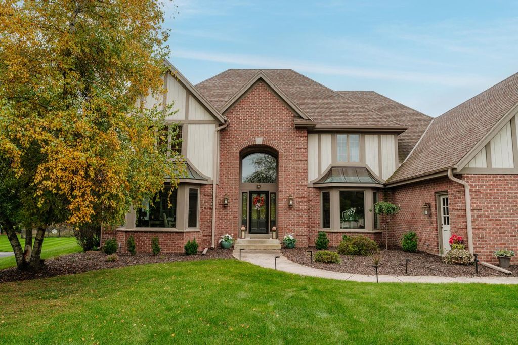 Photo of N30W30257 Great Hill COURT, Pewaukee, WI 53072 (MLS # 1940668)