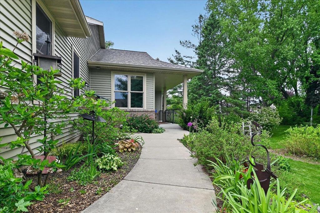 Photo of 71 Berdella COURT, Cross Plains, WI 53528 (MLS # 2024128)
