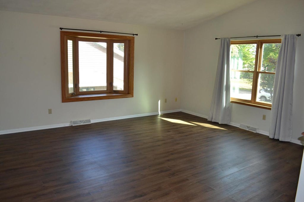 Photo of 40 Rolling Green CIRCLE, Oshkosh, WI 54904 (MLS # 50331764)