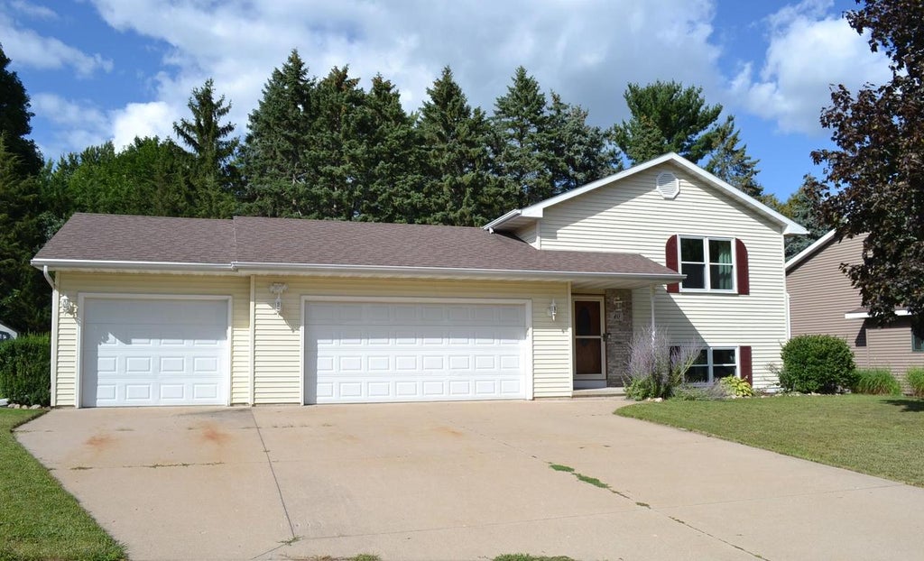 Photo of 40 Rolling Green CIRCLE, Oshkosh, WI 54904 (MLS # 50331764)