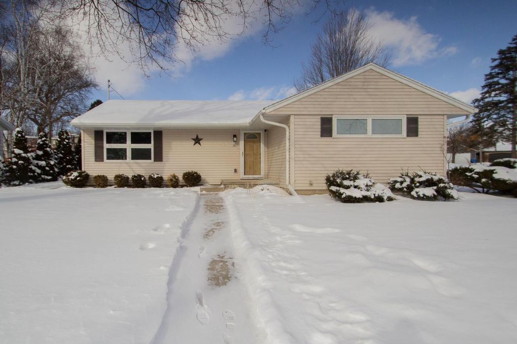 Photo of 26 Park View LANE, Watertown, WI 53094 (MLS # 1948288)