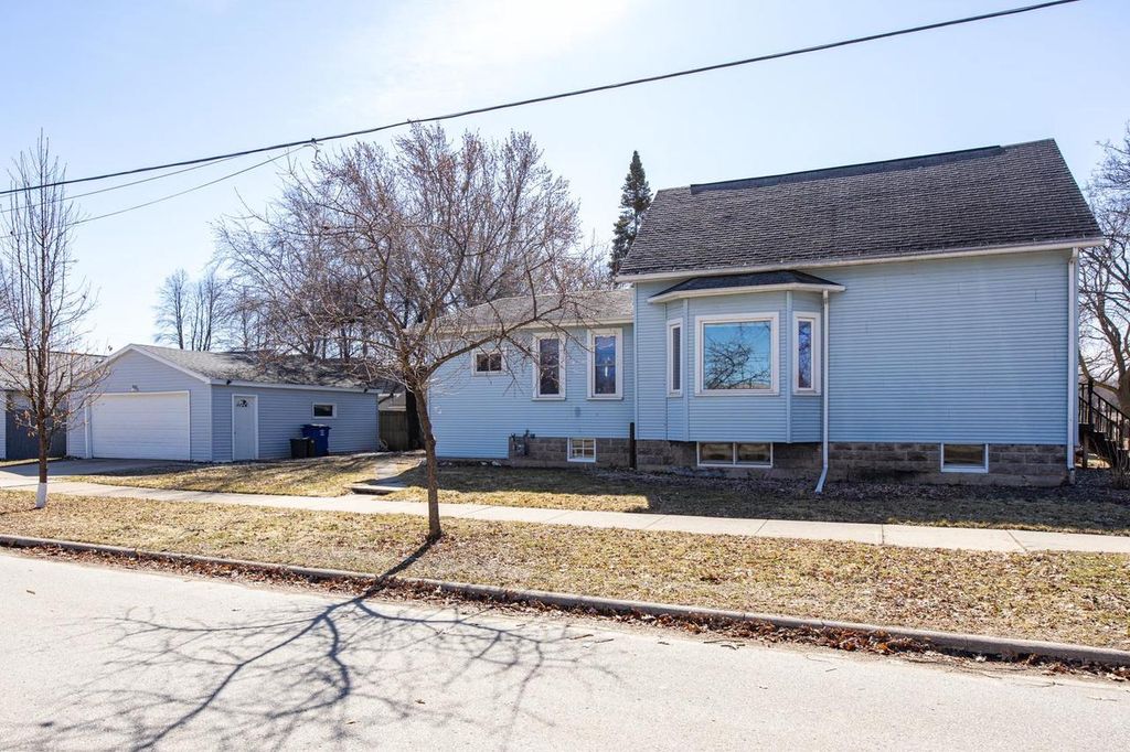 Photo of 901 S Greenwood AVENUE, Green Bay, WI 54304 (MLS # 50322327)