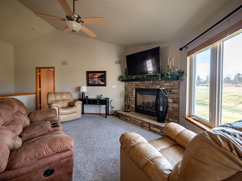 Photo of N566 Westview DRIVE, Oconomowoc, WI 53066 (MLS # 1946044)