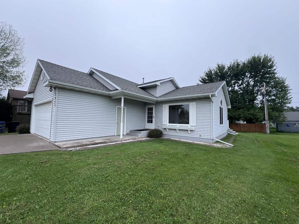 Photo of 2023 E 11th STREET, Superior, WI 54880 (MLS # 6121931)