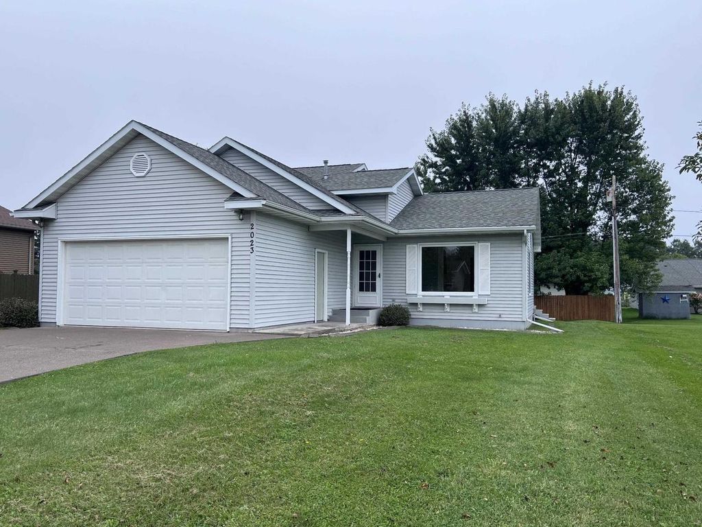 Photo of 2023 E 11th STREET, Superior, WI 54880 (MLS # 6121931)