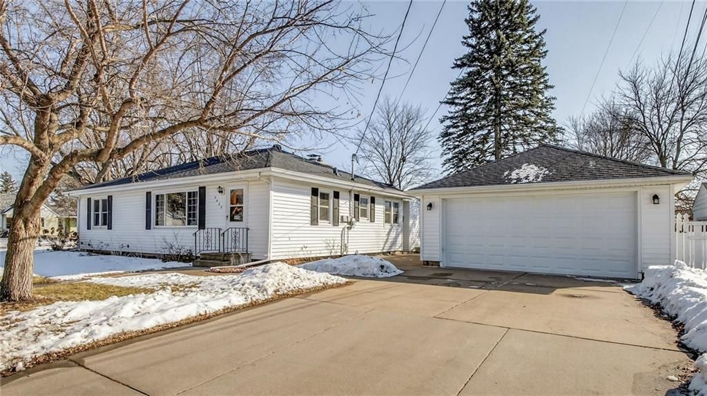 Photo of 3403 Valmont AVENUE, Altoona, WI 54720 (MLS # 1598753)
