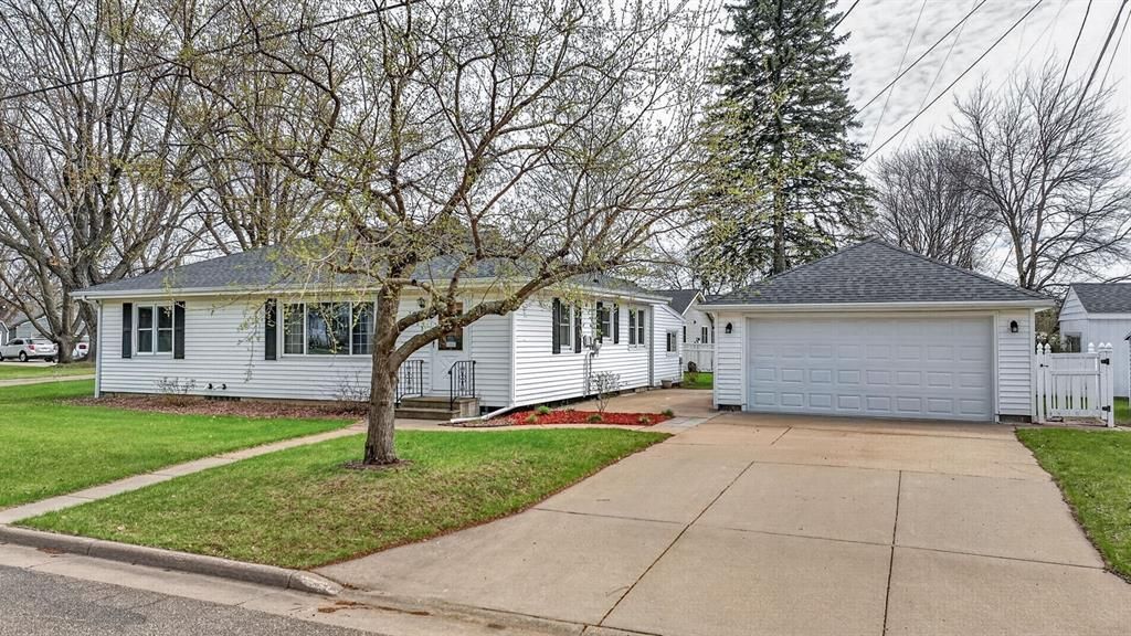 Photo of 3403 Valmont AVENUE, Altoona, WI 54720 (MLS # 1598753)