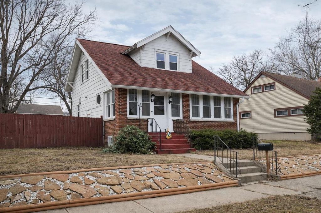 Photo of 916 Prospect AVENUE, Portage, WI 53901 (MLS # 2019049)