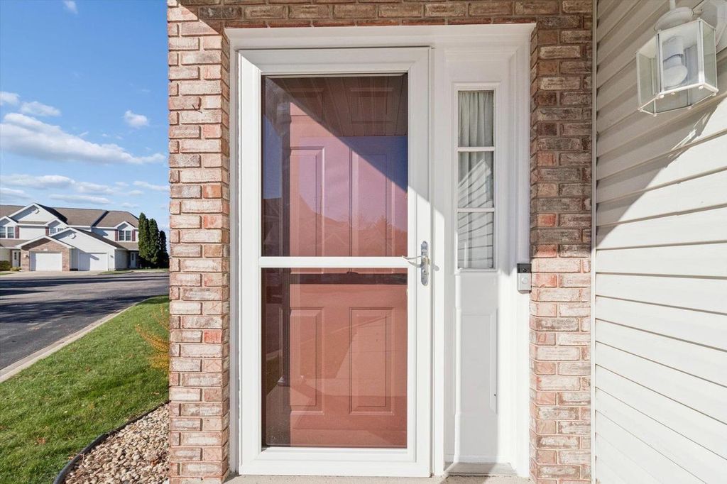 Photo of 2339 Effingham WAY, Sun Prairie, WI 53590 (MLS # 2012018)