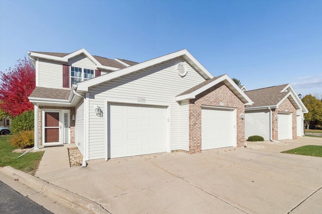 Photo of 2339 Effingham WAY, Sun Prairie, WI 53590 (MLS # 2012018)