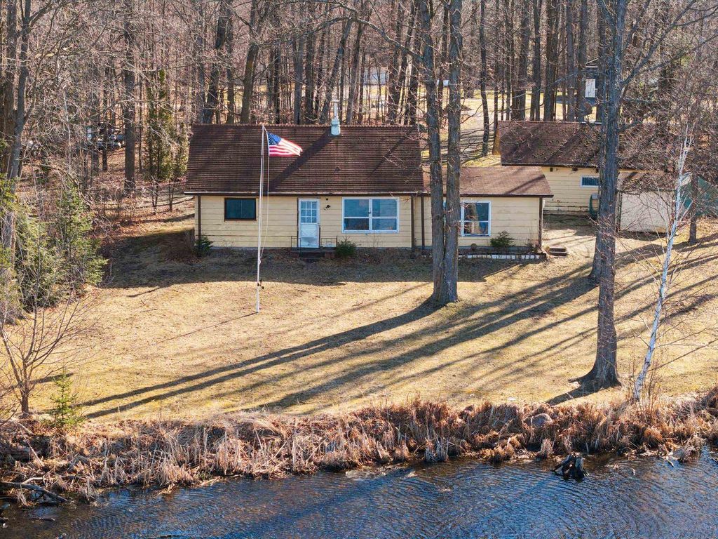 Photo of N7279 Sunset DRIVE, Gresham, WI 54128 (MLS # 50323520)