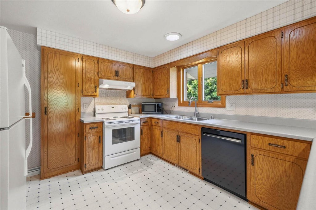 Photo of 3713 Highcliff COURT, Sheboygan, WI 53083 (MLS # 1971327)