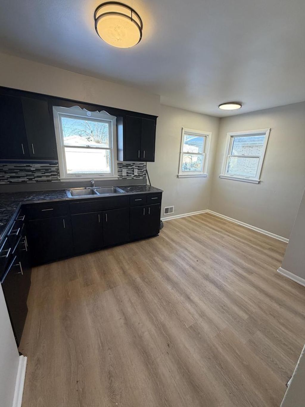 Photo of 4334 W Eggert PLACE, Milwaukee, WI 53218 (MLS # 1944685)