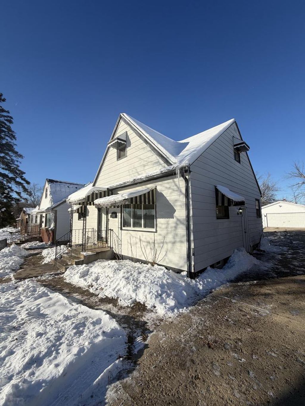 Photo of 4334 W Eggert PLACE, Milwaukee, WI 53218 (MLS # 1944685)