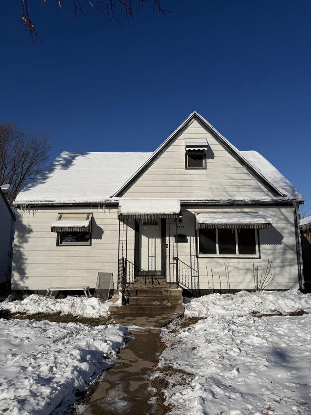 Photo of 4334 W Eggert PLACE, Milwaukee, WI 53218 (MLS # 1944685)
